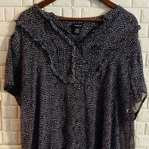 Torrid woman’s blouse size 3 short sleeve S1